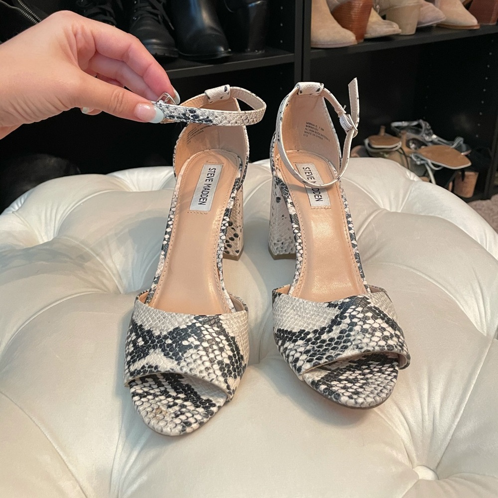 Snakeskin Steve Madden ankle strap heels. Size 7.5